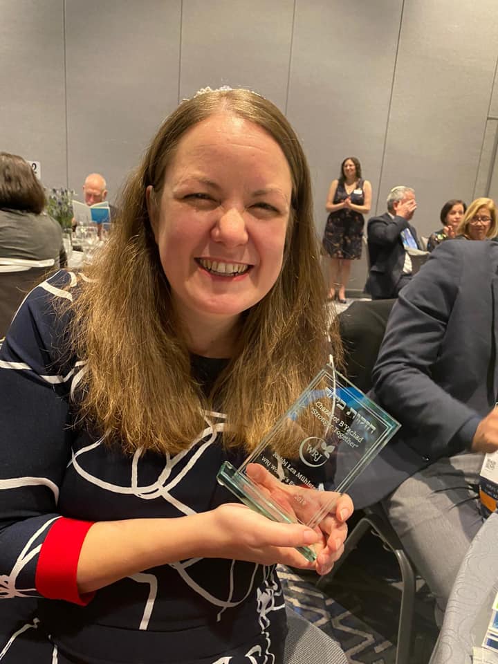 Rabbi Lea Mühlstein with her WRJ Award