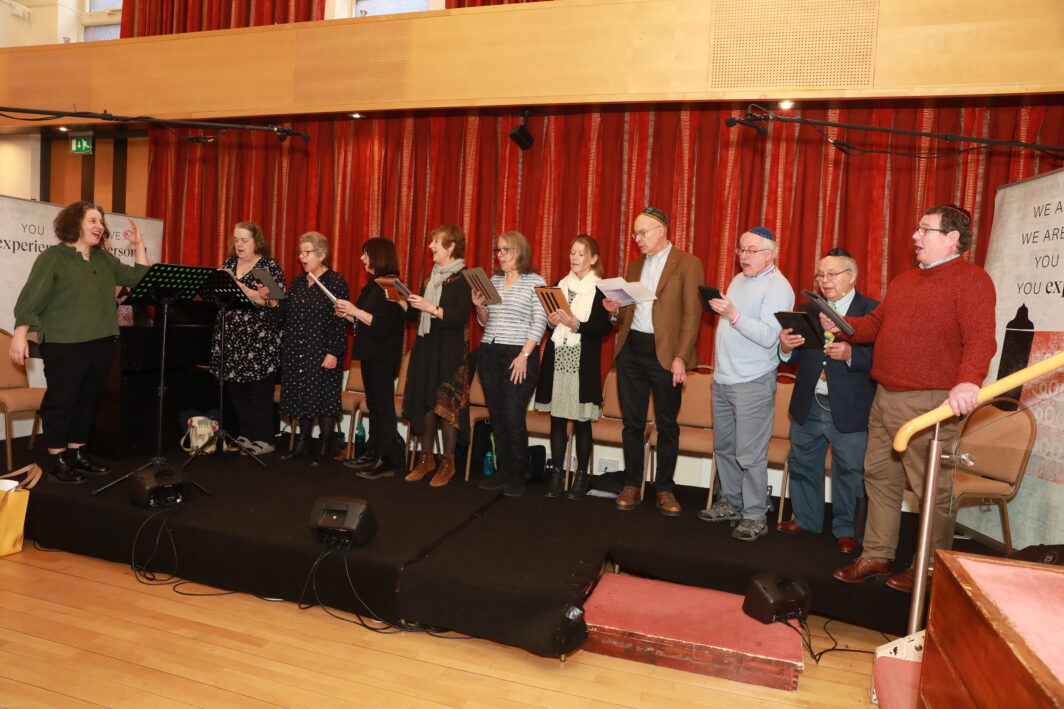 LJ120 - Cross community choir in full flow