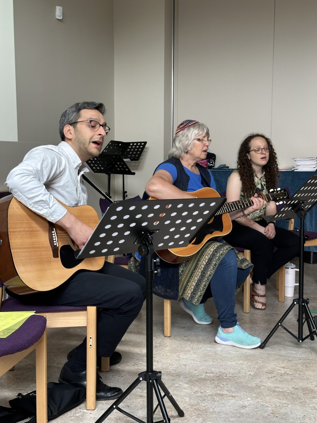 Rabbis Igor Zinkov, Rachel Benjamin and Anna Wolfson at LJ Sing-a-long