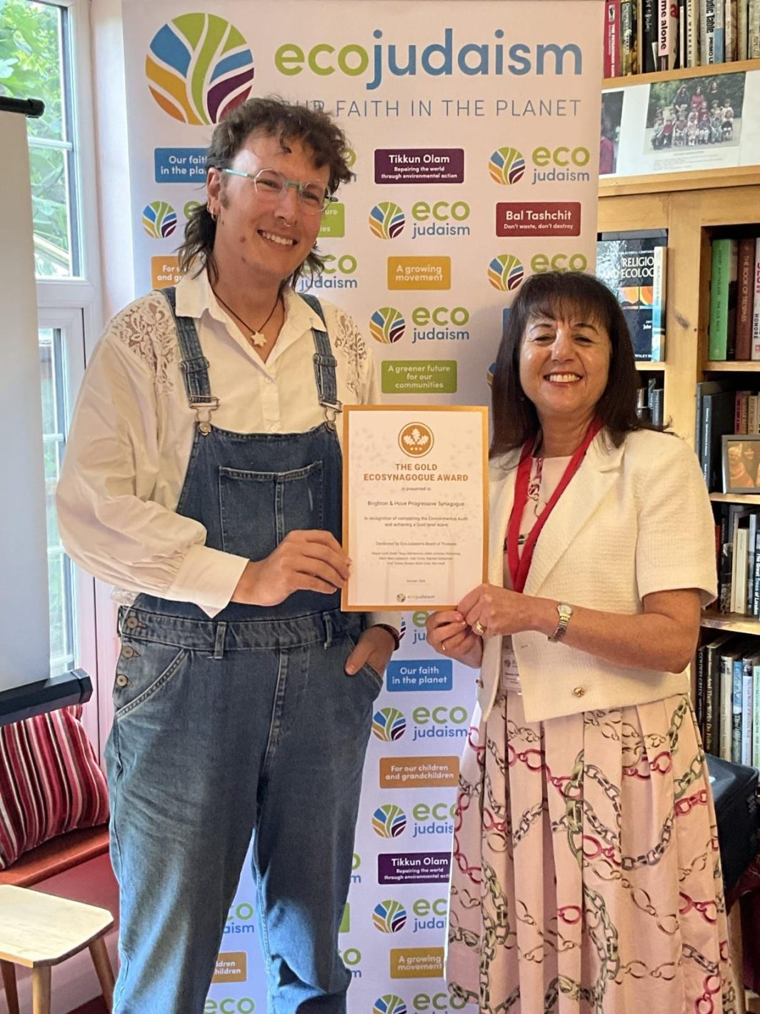 Mara Pirenack-Marrs of BHPS receives the Gold Award from Donna Cohen, Community Engagement Lead for EcoJudaism